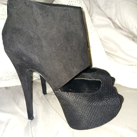 Black Paper Fox size 9 - Picture 1 of 6